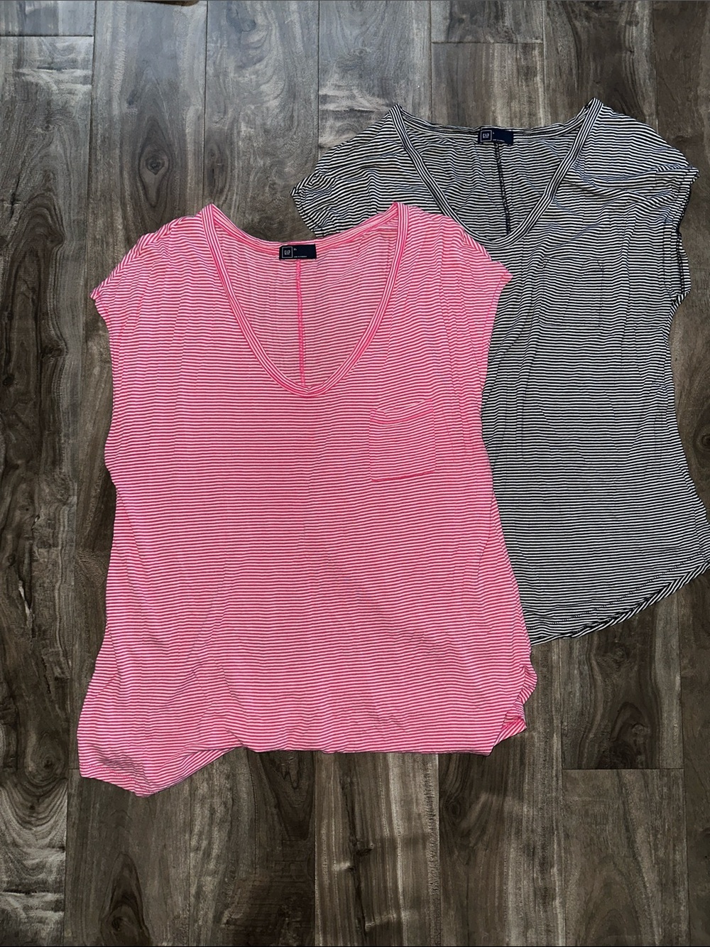 GAP Women’s Striped Scoop Neck Pocket T-Shirt 2 Pack Size L & XL